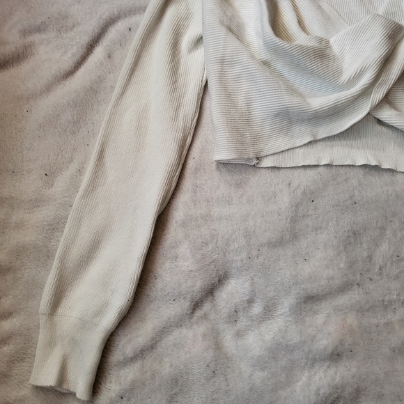 Shein white twist front sweater - Picture 5 of 5